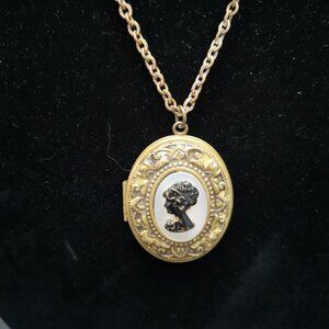 Vintage Victorian Mother of Pearl Black & Gold Tone Cameo Locket